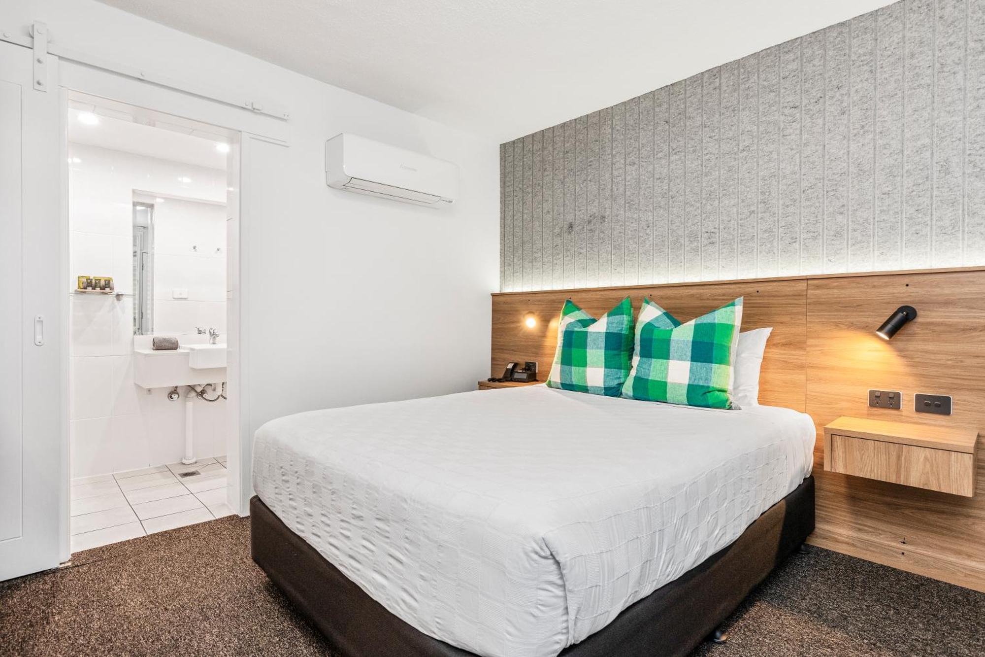Townhouse Hotel Вага Вага Екстериор снимка
